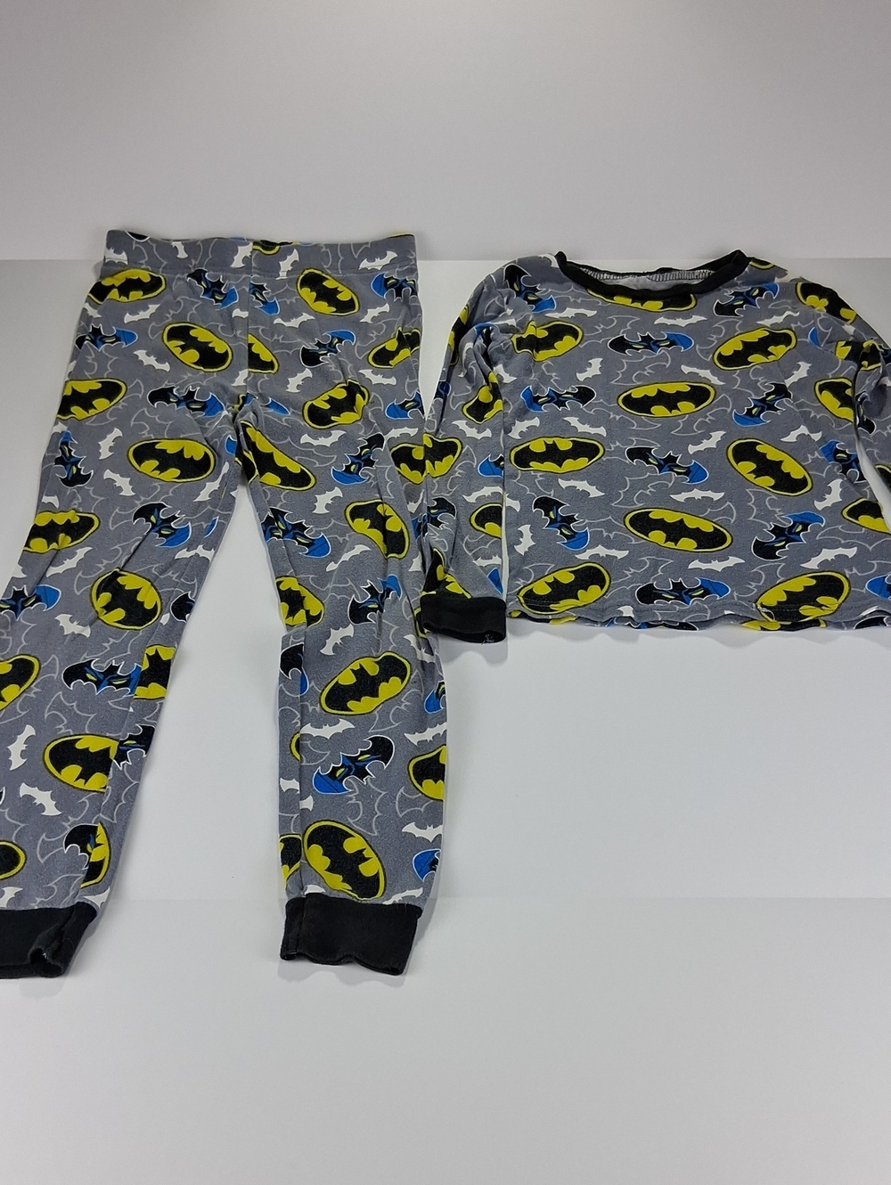 Boys Batman Gray & Yellow Pajama Set Size 8 Allover Graphic Print